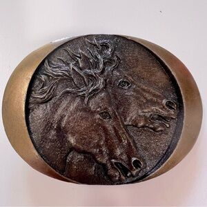VTG 1982 INDIANA METAL CRAFT HORSE HEADS EQUESTRIAN WESTERN BRASS BELT BUCKLE
